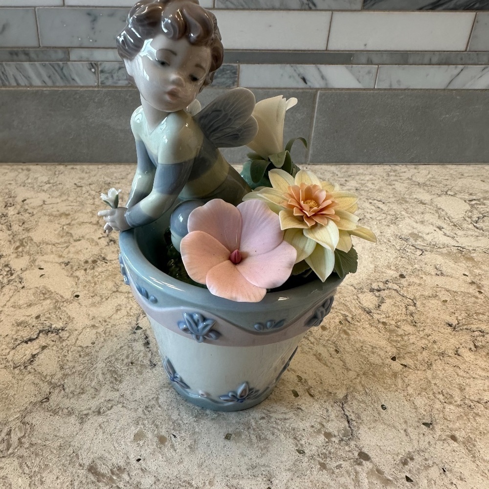 Retired Lladro Bumblee‎ Fantasy Figurine